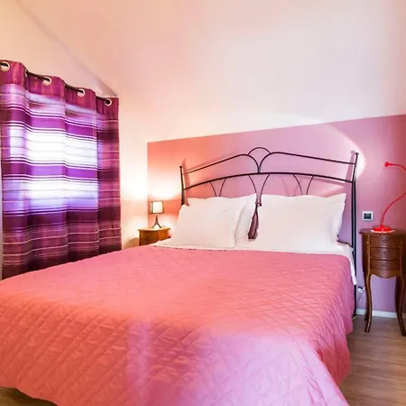 Nia With Pool Apartman Trogir