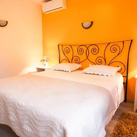 Apartman Nia With Pool