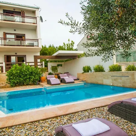 Apartman Nia With Pool *