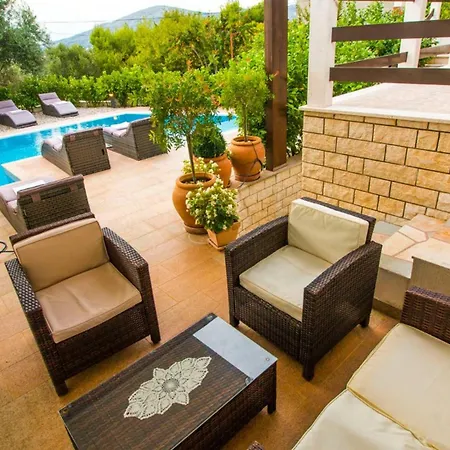 Nia With Pool Apartman *