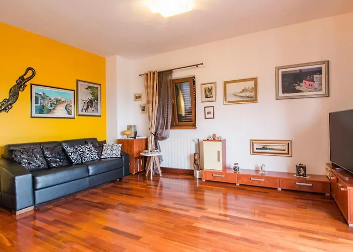 Apartament Nia With Pool *