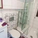 Nia With Pool Apartman