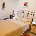 Nia With Pool Apartman