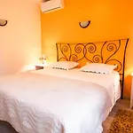 Apartman Nia With Pool