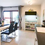 Apartman Nia With Pool