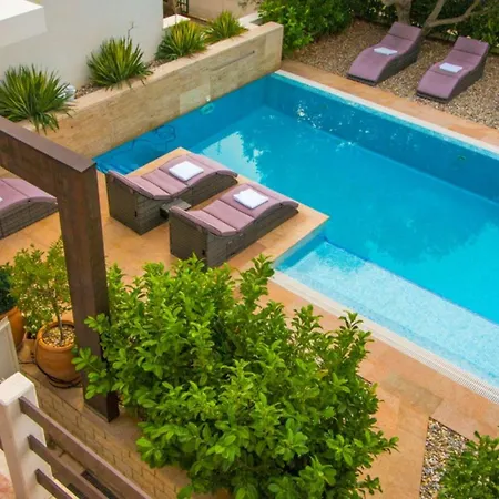 Apartment Nia With Pool *