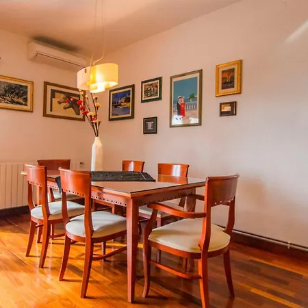 Apartment Nia With Pool Trogir