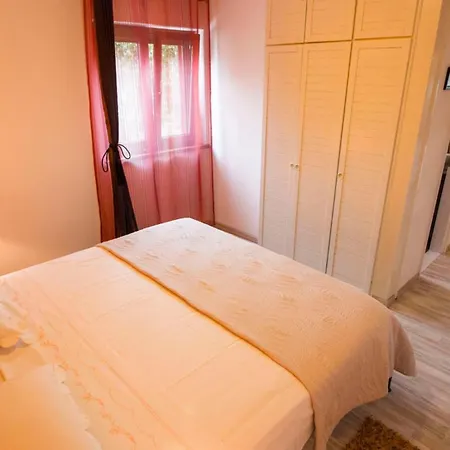 Apartment Nia With Pool *