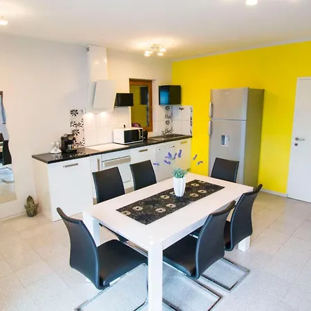 Apartment Nia With Pool *