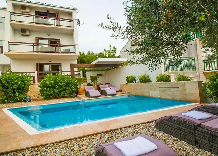 Apartment Nia With Pool *